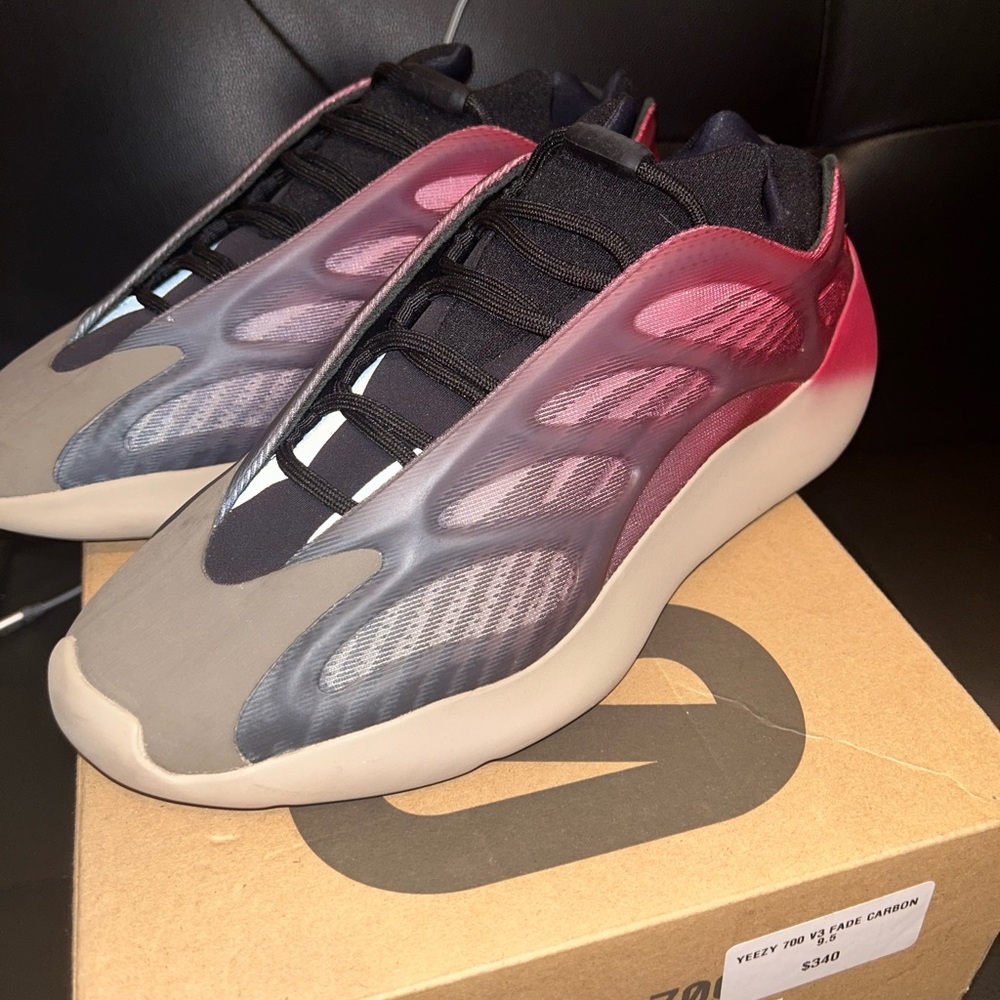 Yeezy 700 V3 Fade Carbon